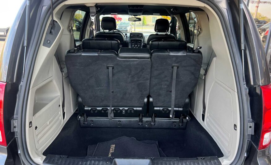 2017 Dodge Grand Caravan SXT Minivan 4D