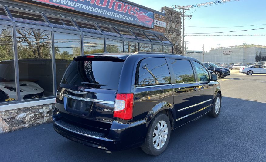 2011 Chrysler Town & Country Touring-L Minivan 4D