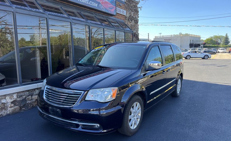 2011 Chrysler Town & Country Touring-L Minivan 4D