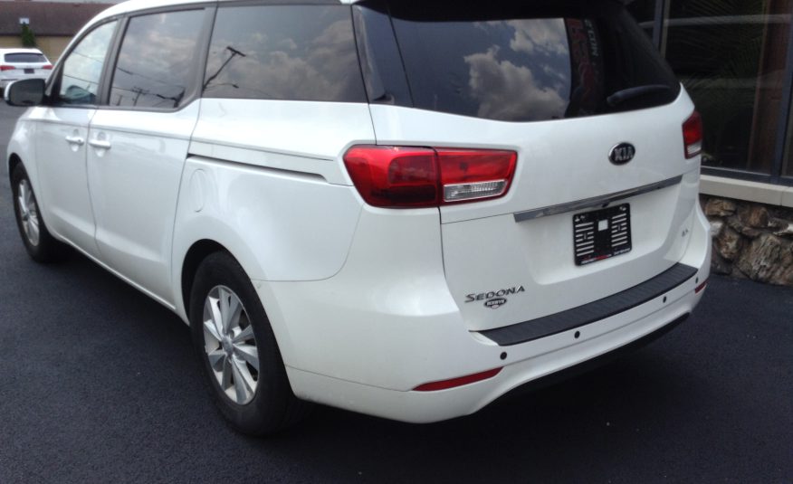 2018 Kia Sedona LX Minivan 4D