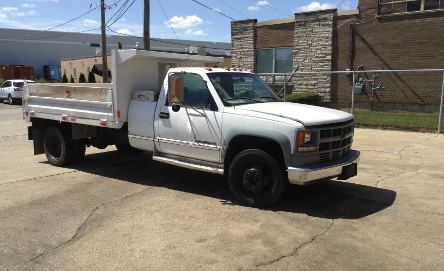 2000 Chevrolet 3500 Regular Cab & Chassis