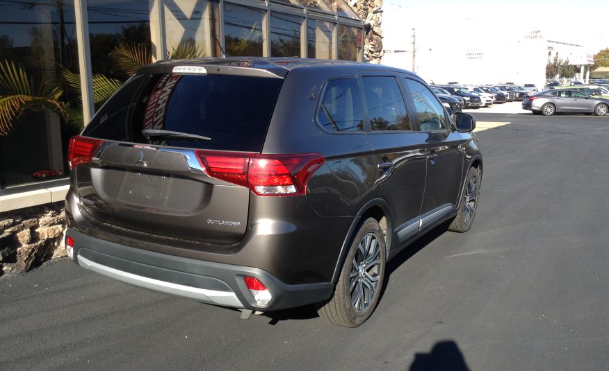 2016 Mitsubishi Outlander ES Sport Utility 4D