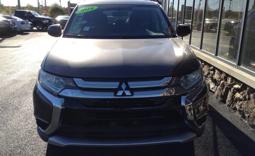 2016 Mitsubishi Outlander ES Sport Utility 4D