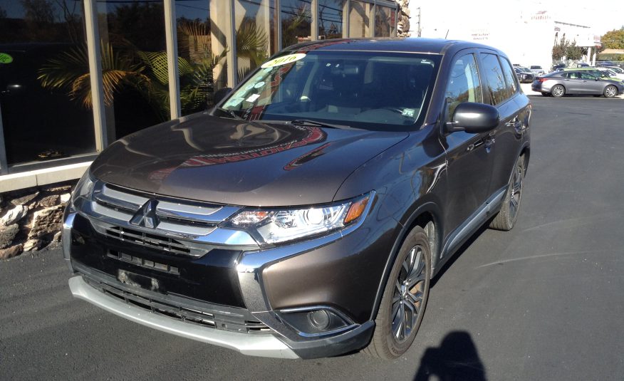 2016 Mitsubishi Outlander ES Sport Utility 4D