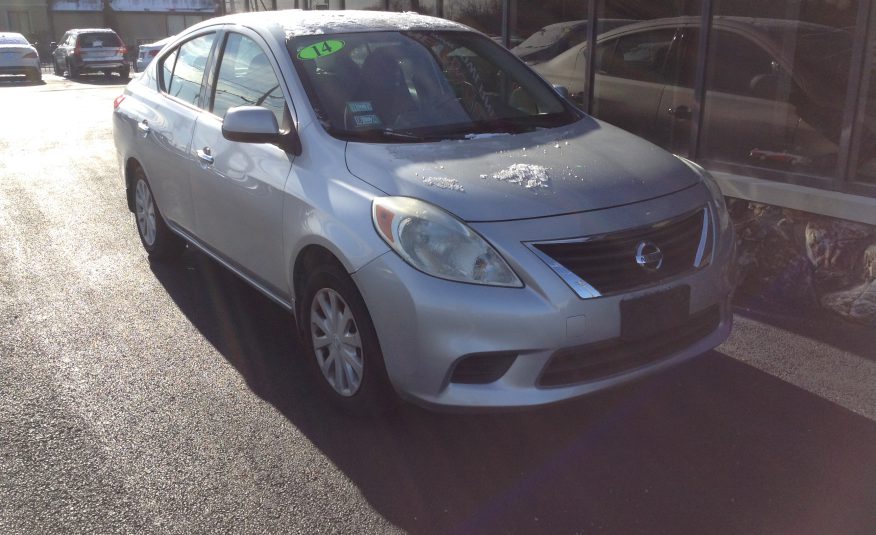 2014 Nissan Versa SV Sedan 4D