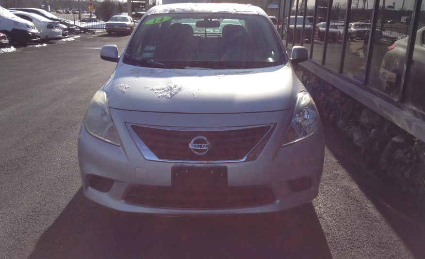 2014 Nissan Versa SV Sedan 4D