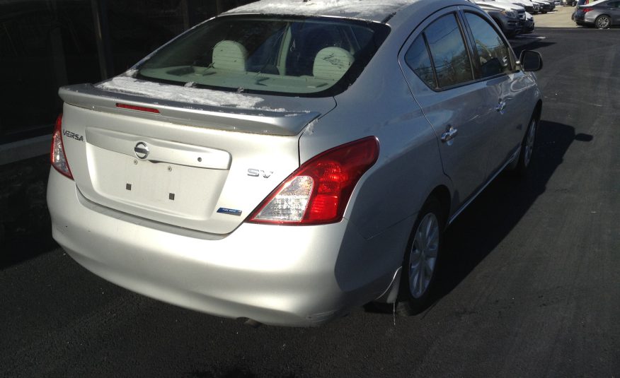 2014 Nissan Versa SV Sedan 4D