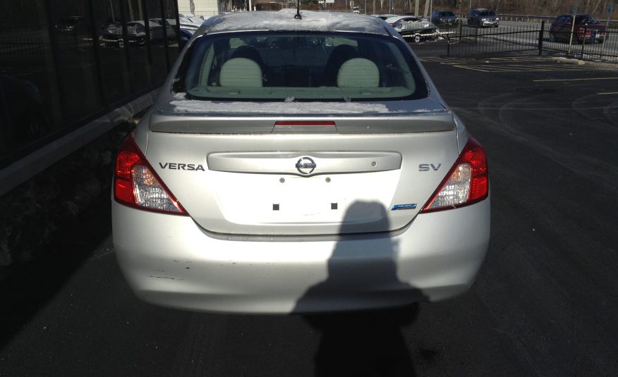 2014 Nissan Versa SV Sedan 4D