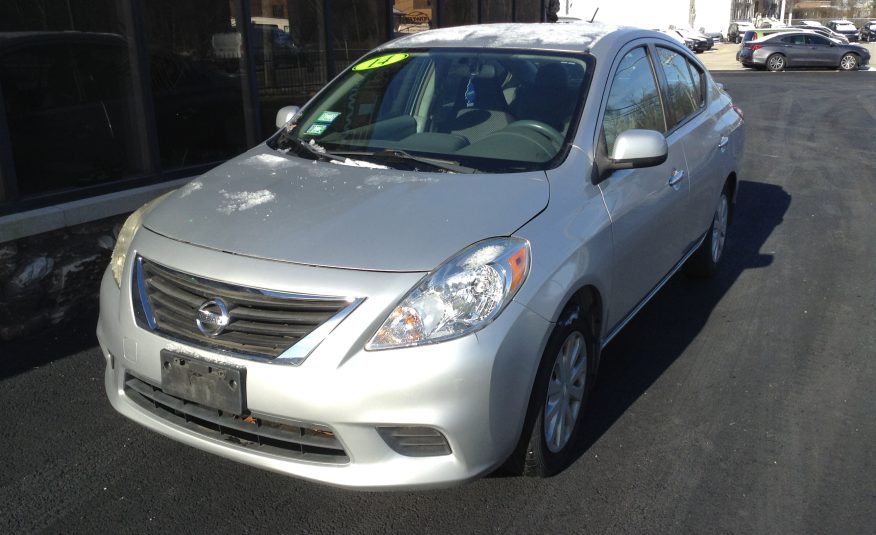 2014 Nissan Versa SV Sedan 4D